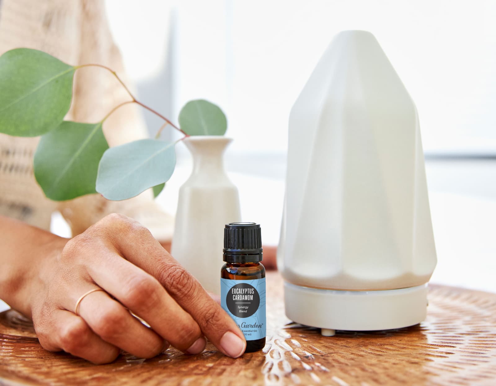Do Essential Oil Diffusers Put Moisture In The Air?- AAA